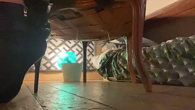 Snapshot of alexheels_boots chatting on November 29, 2025, 4:04 am alexheels boots online show from November 29, 2025, 4:04 am