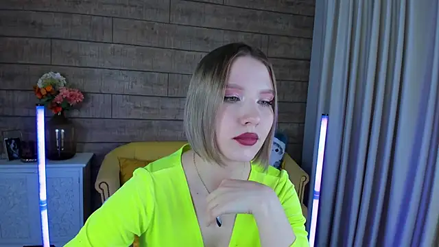 LiliLinn online show from January 28, 2025, 1:38 pm