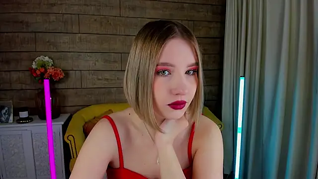 LiliLinn online show from February 4, 2025, 4:37 am