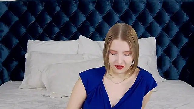 LiliLinn online show from February 7, 2025, 4:37 am