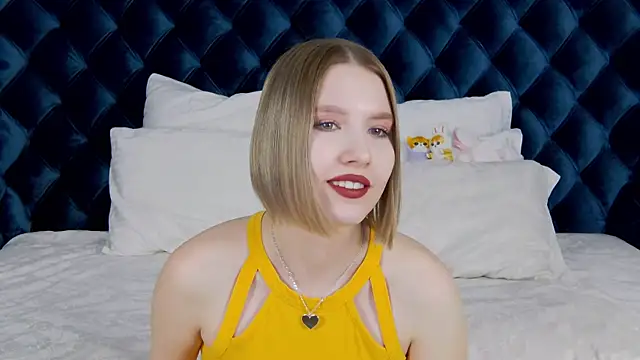 LiliLinn online show from February 8, 2025, 8:09 am