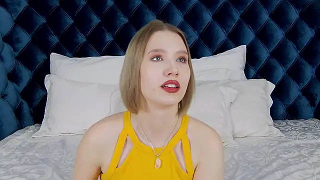 LiliLinn online show from February 21, 2025, 11:01 am