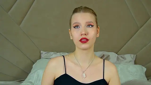 LiliLinn online show from February 25, 2025, 11:41 am