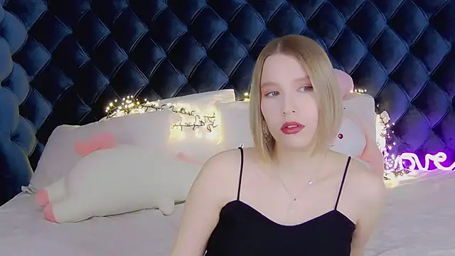 LiliLinn online show from March 8, 2025, 4:56 am