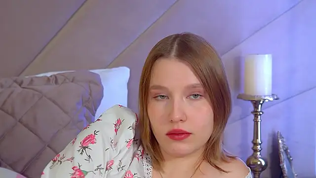 LiliLinn online show from December 16, 2025, 6:40 am