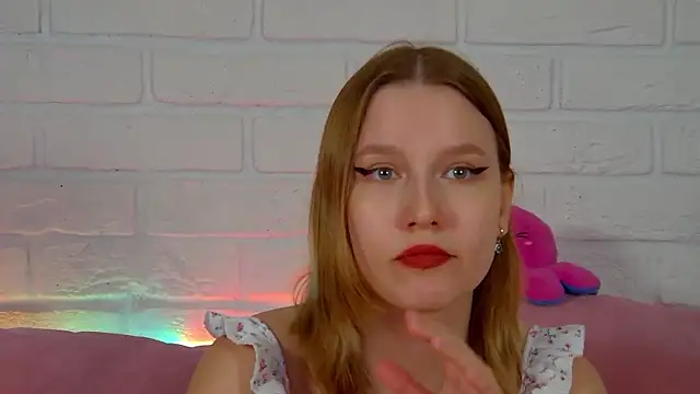 LiliLinn online show from April 25, 2026, 1:41 pm