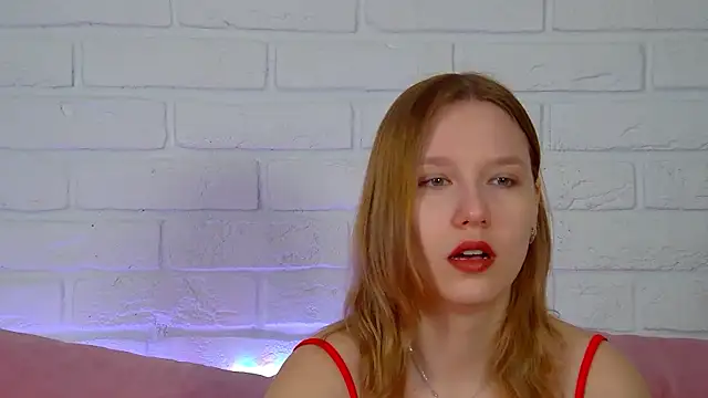 LiliLinn online show from May 4, 2026, 4:30 am