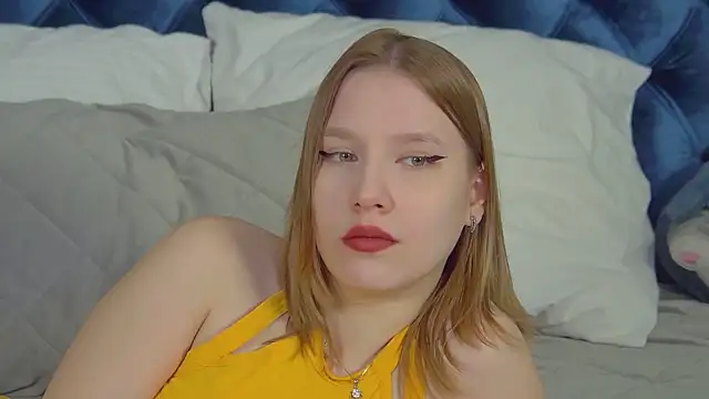 LiliLinn online show from May 8, 2026, 4:51 am