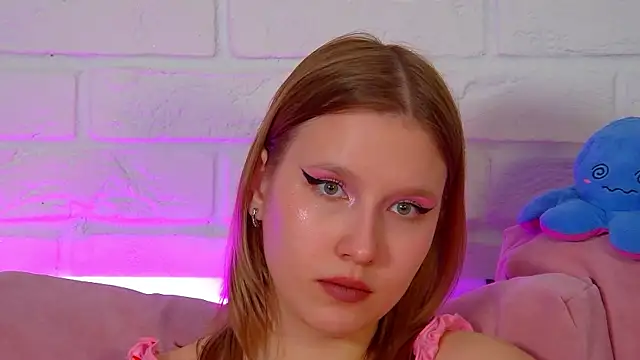 LiliLinn online show from May 16, 2026, 10:36 am