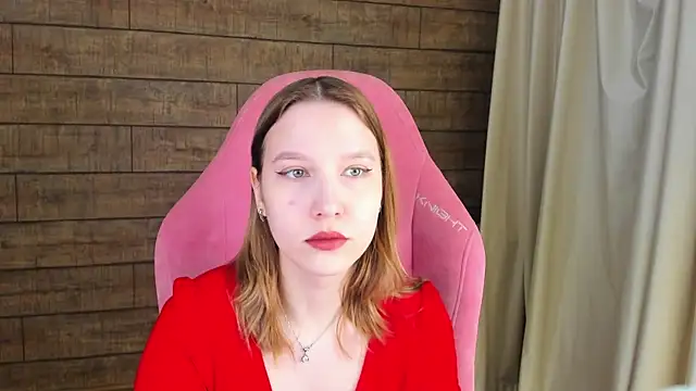 LiliLinn online show from June 5, 2026, 4:19 am