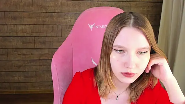 LiliLinn online show from June 5, 2026, 7:03 am