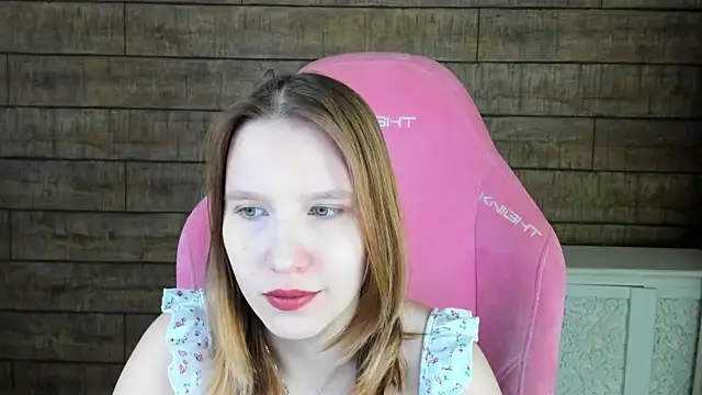 LiliLinn online show from June 22, 2026, 4:20 am
