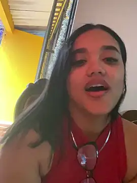 Snapshot of ElaEndez_ chatting on January 1, 2025, 12:11 pm ElaEndez online show from January 1, 2025, 12:11 pm