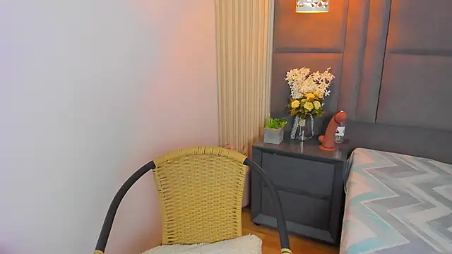 Snapshot of ElaEndez_ chatting on February 6, 2025, 12:37 pm ElaEndez online show from February 6, 2025, 12:37 pm