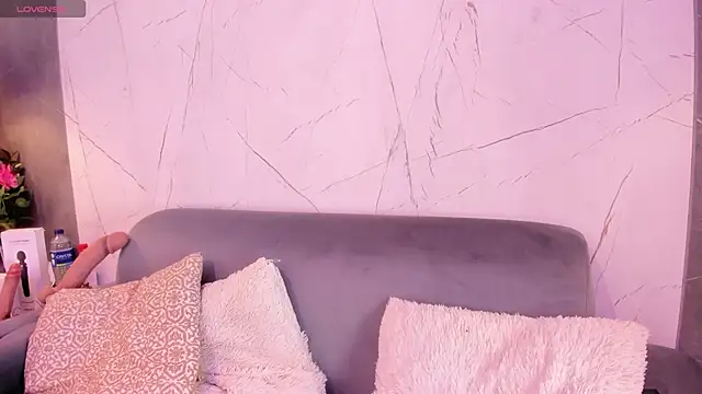 Snapshot of ElaEndez_ chatting on February 18, 2025, 12:17 pm ElaEndez online show from February 18, 2025, 12:17 pm