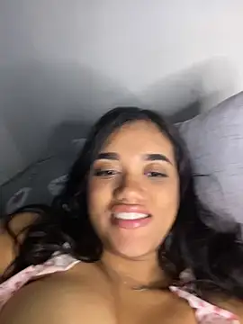 Snapshot of ElaEndez_ chatting on September 25, 2025, 11:19 pm ElaEndez online show from September 25, 2025, 11:19 pm