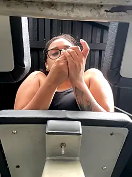 Snapshot of ElaEndez_ chatting on October 3, 2025, 8:28 pm ElaEndez online show from October 3, 2025, 8:28 pm