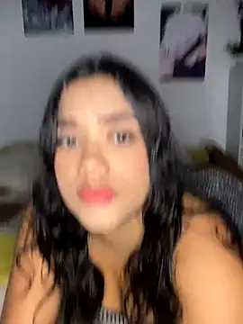 Snapshot of ElaEndez_ chatting on November 23, 2025, 10:31 pm ElaEndez online show from November 23, 2025, 10:31 pm