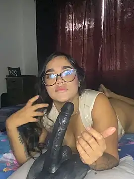 ElaEndez  online show from April 19, 2026, 8:33 pm