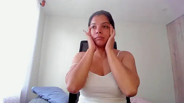 Snapshot of Sweetdreamses_ chatting on March 6, 2026, 2:02 pm Sweetdreamses online show from March 6, 2026, 2:02 pm