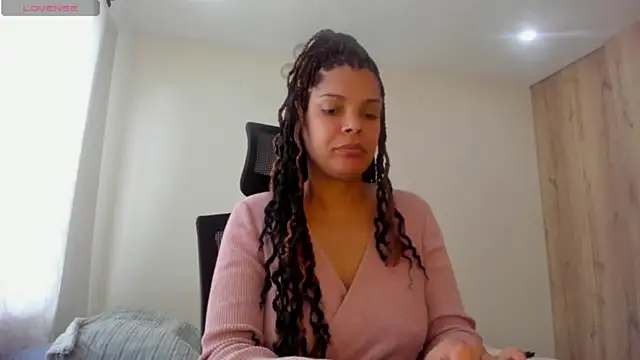 Snapshot of Sweetdreamses_ chatting on August 3, 2026, 2:11 pm Sweetdreamses online show from August 3, 2026, 2:11 pm