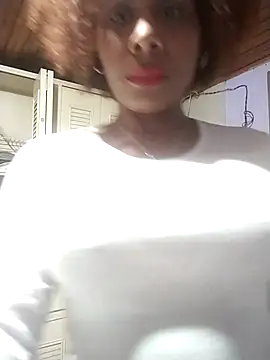 Snapshot of Camille_rose_ chatting on October 9, 2025, 9:35 pm Camille rose online show from October 9, 2025, 9:35 pm