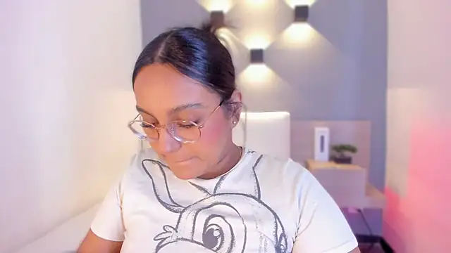 ellamontoya online show from February 7, 2025, 4:27 am