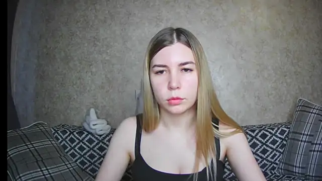 Snapshot of ElllaNuar chatting on December 16, 2024, 7:04 am ElllaNuar online show from December 16, 2024, 7:04 am