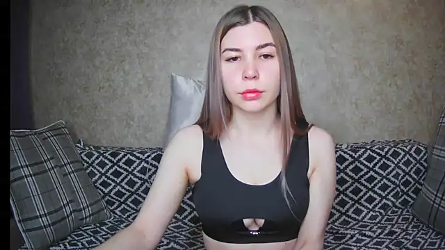 Snapshot of ElllaNuar chatting on December 19, 2024, 1:39 am ElllaNuar online show from December 19, 2024, 1:39 am