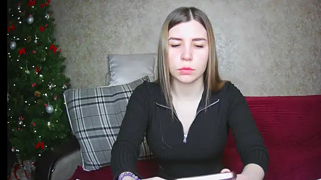 Snapshot of ElllaNuar chatting on January 14, 2025, 1:15 am ElllaNuar online show from January 14, 2025, 1:15 am