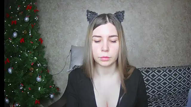 Snapshot of ElllaNuar chatting on January 28, 2025, 5:11 am ElllaNuar online show from January 28, 2025, 5:11 am