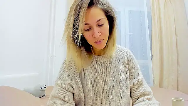 Mona Cruz online show from December 9, 2024, 5:07 am