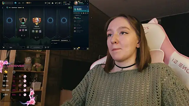 MoonlishSiren online show from November 8, 2025, 7:12 pm