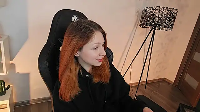 Snapshot of Only___Yours chatting on February 13, 2026, 6:09 am Only Yours online show from February 13, 2026, 6:09 am