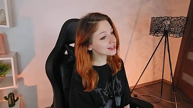 Snapshot of Only___Yours chatting on February 23, 2026, 8:55 am Only Yours online show from February 23, 2026, 8:55 am