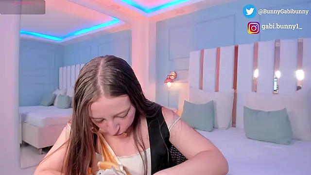 gabi bunny online show from March 10, 2026, 5:51 pm