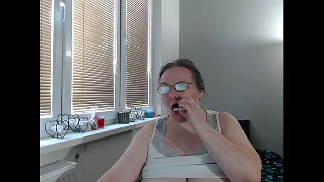 Snapshot of Sweetboobs chatting on March 13, 2025, 11:08 am Sweetboobs online show from March 13, 2025, 11:08 am