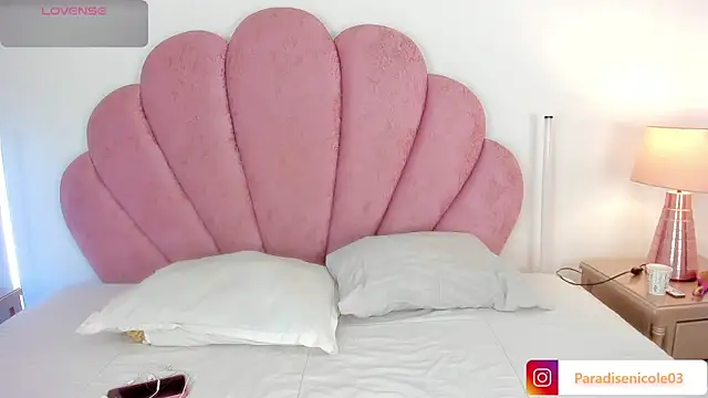 Snapshot of Nicole_Paradise chatting on May 31, 2026, 1:07 pm Nicole Paradise online show from May 31, 2026, 1:07 pm
