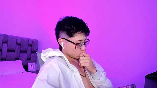 MarcusCollinss  online show from December 11, 2024, 4:20 pm