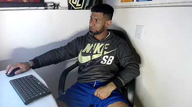 Snapshot of Enriblack92 chatting on December 3, 2024, 8:28 pm Enriblack92 online show from December 3, 2024, 8:28 pm