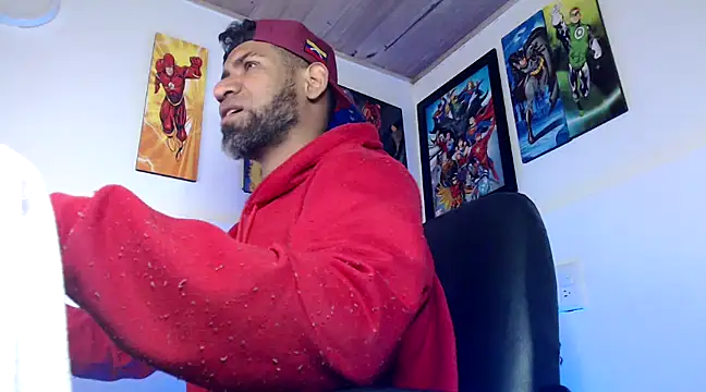 Snapshot of Enriblack92 chatting on December 10, 2024, 6:28 pm Enriblack92 online show from December 10, 2024, 6:28 pm