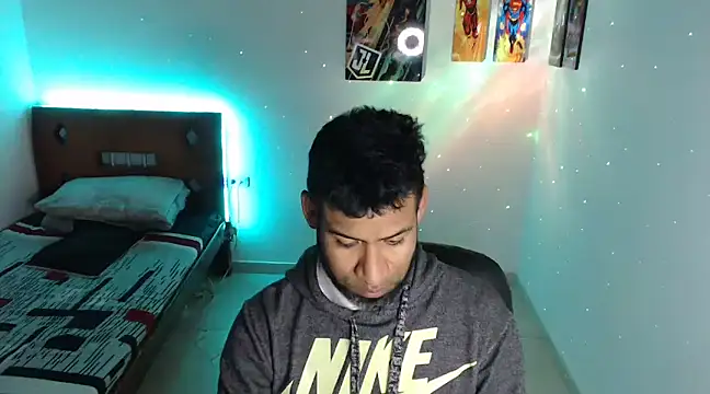 Snapshot of Enriblack92 chatting on December 28, 2024, 2:22 am Enriblack92 online show from December 28, 2024, 2:22 am