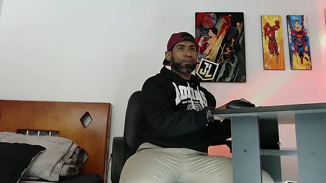 Snapshot of Enriblack92 chatting on December 30, 2024, 12:32 am Enriblack92 online show from December 30, 2024, 12:32 am