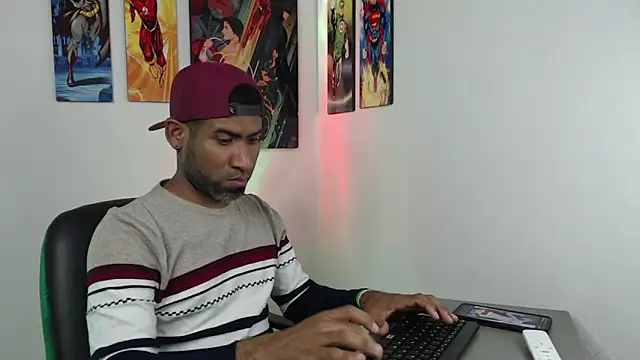 Snapshot of Enriblack92 chatting on January 14, 2025, 1:26 am Enriblack92 online show from January 14, 2025, 1:26 am