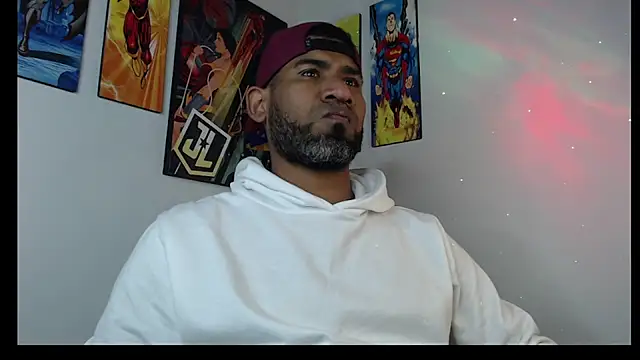 Snapshot of Enriblack92 chatting on February 8, 2025, 3:19 am Enriblack92 online show from February 8, 2025, 3:19 am