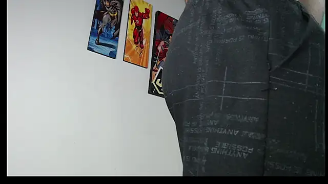 Snapshot of Enriblack92 chatting on February 12, 2025, 12:27 am Enriblack92 online show from February 12, 2025, 12:27 am