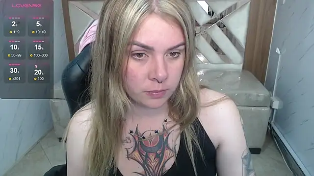 Snapshot of Paula_b_ chatting on May 11, 2026, 12:44 pm Paula b online show from May 11, 2026, 12:44 pm