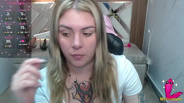 Snapshot of Paula_b_ chatting on May 14, 2026, 12:56 pm Paula b online show from May 14, 2026, 12:56 pm