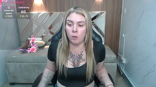 Snapshot of Paula_b_ chatting on May 16, 2026, 12:48 pm Paula b online show from May 16, 2026, 12:48 pm