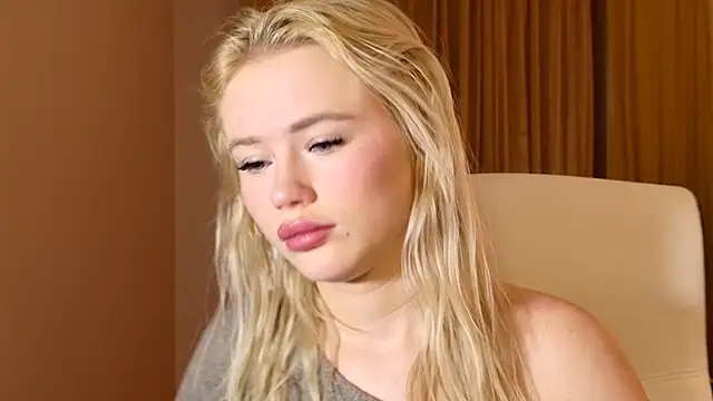 LexieLoree online show from December 24, 2024, 4:55 am